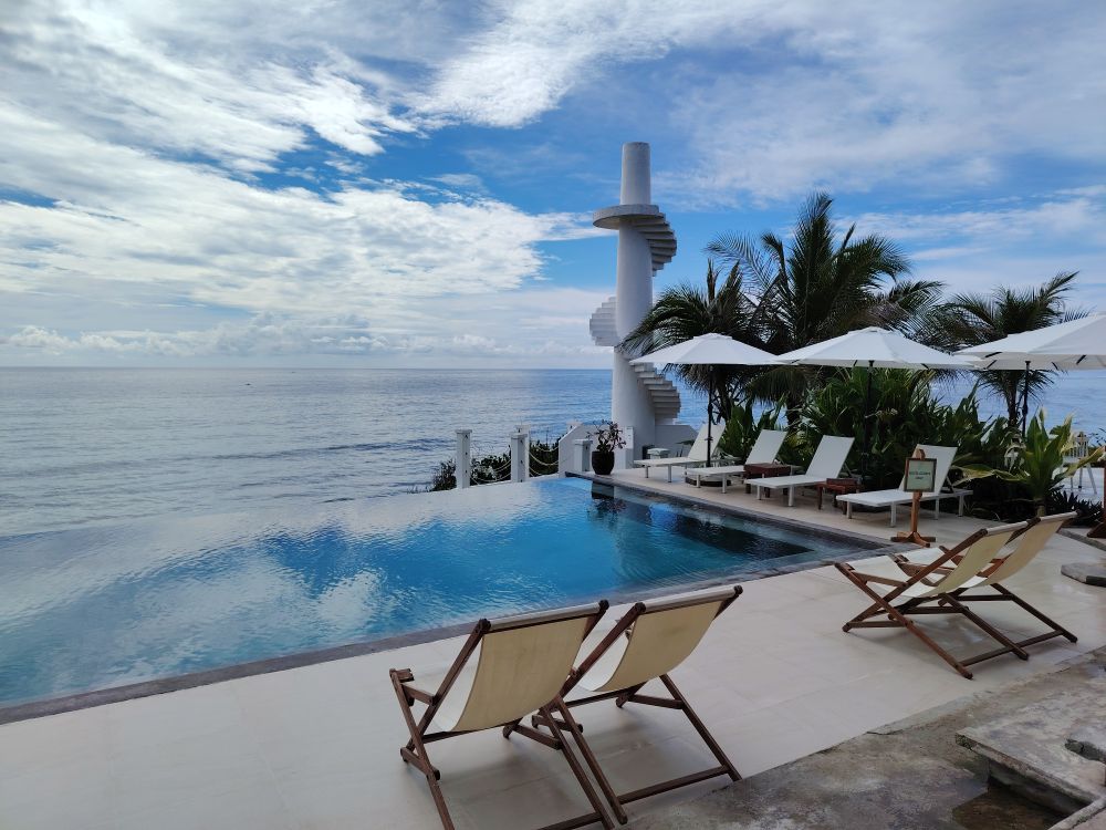 Three-Bedroom Cliff Villa 3